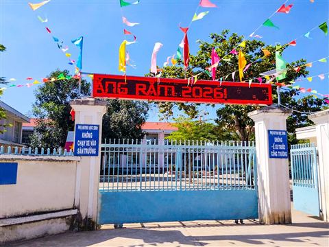 Cổng trường trang trí chào năm học mới