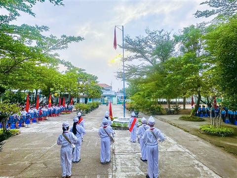 Sân trường xanh mát