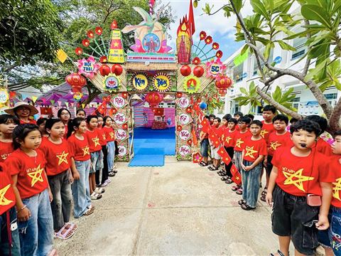 Cổng chào ngày hội của học sinh